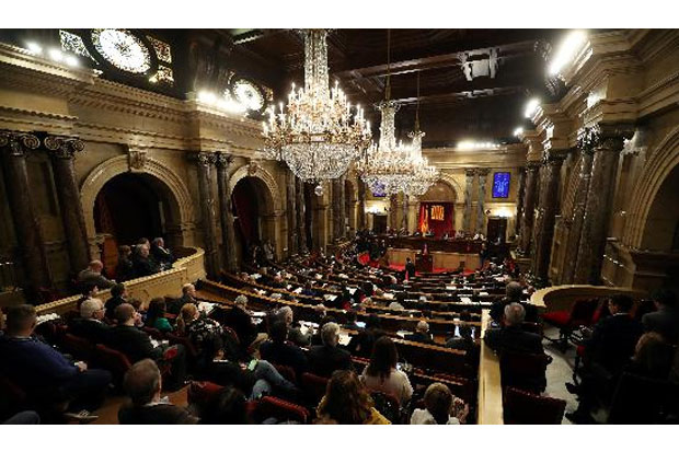 Parlemen Catalonia Dukung...