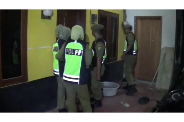 Sembilan Pasangan Tepergok...