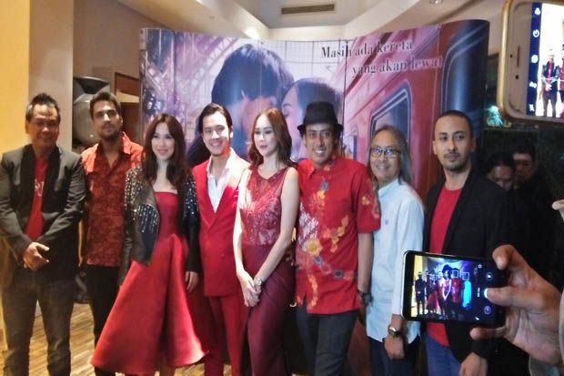 Sutradara Arini Larang...