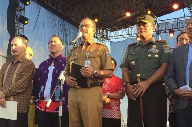 Anies Hadiri Perayaan...
