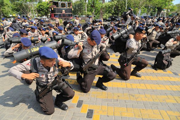 Minggu Paskah, Ratusan...