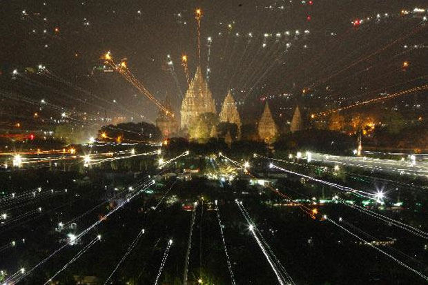 Memaksimalkan Bangunan...