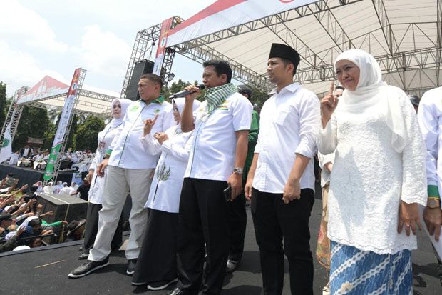 Hadir di Kampanye Khofifah-Emil,...
