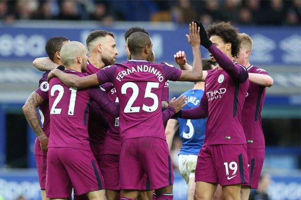 Kalahkan Everton, Manchester...