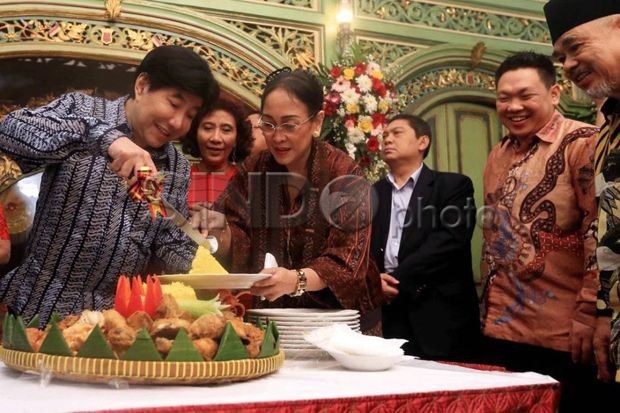 Bela Sukmawati, Guruh...