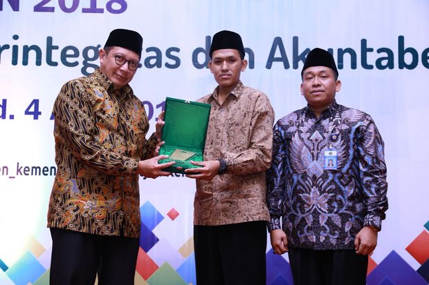 Rajin Laporkan Gratifikasi,...