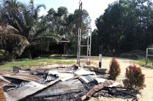 Massa Bakar Pos di Taman...