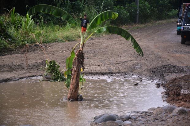 Jalan Rusak, Warga Sidimpuan...
