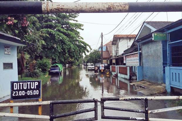 Diguyur Hujan Deras...