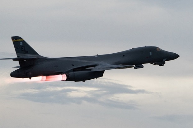 Pesawat B-1B Supersonik...