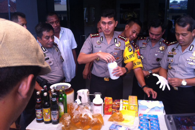 Tenggak Miras Oplosan,...