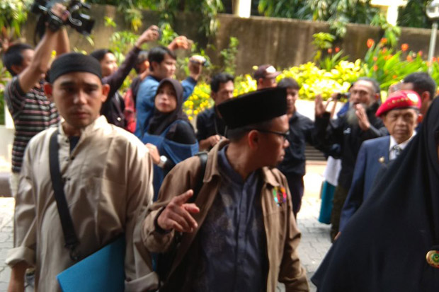 Puisi Singgung Cadar...
