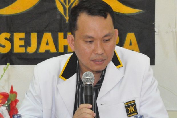 Buntut Pemecatan di...