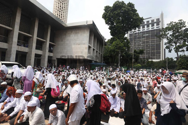 Protes Puisi Sukmawati,...