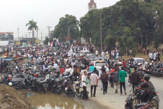 Desak Polisi Tangkap...