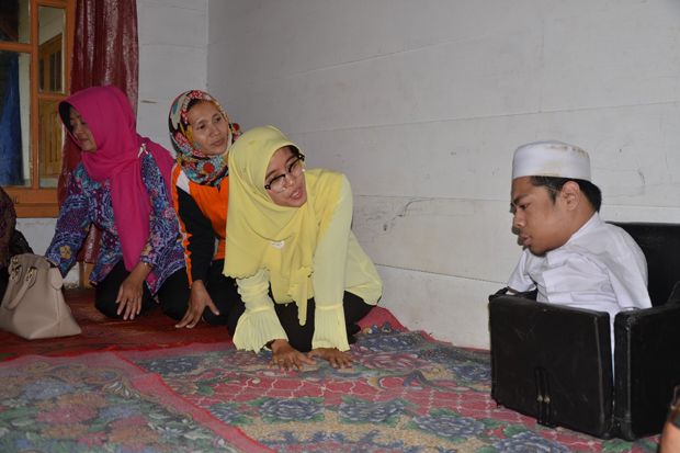 Terlahir Tanpa Tangan...