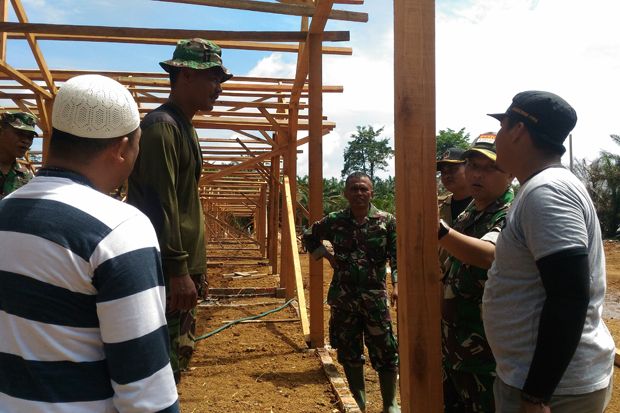 TNI Bangun Rumah Layak...