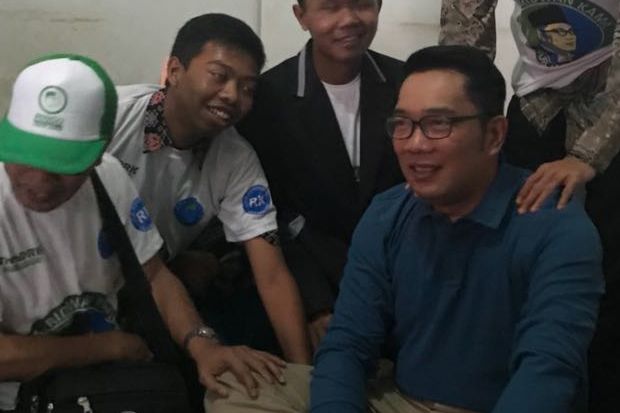 Kunjungi Pertuni, Ridwan...