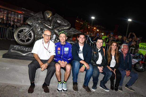 Patung Valentino Rossi...