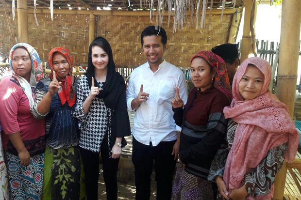 Emil Datang, Warga Gili...