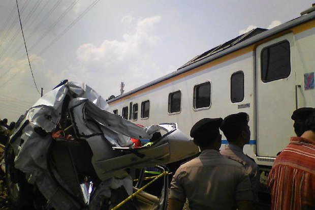 Sopir Truk Trailer Kecelakaan...