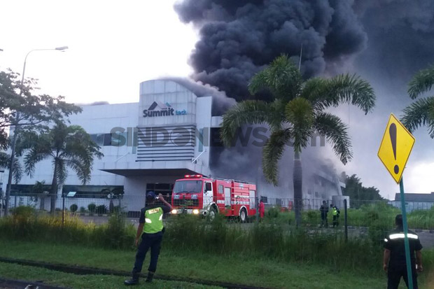 Diduga Korsleting, Gedung...