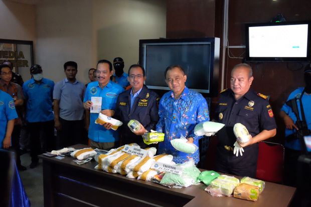 Bea Cukai dan BNN Amankan...