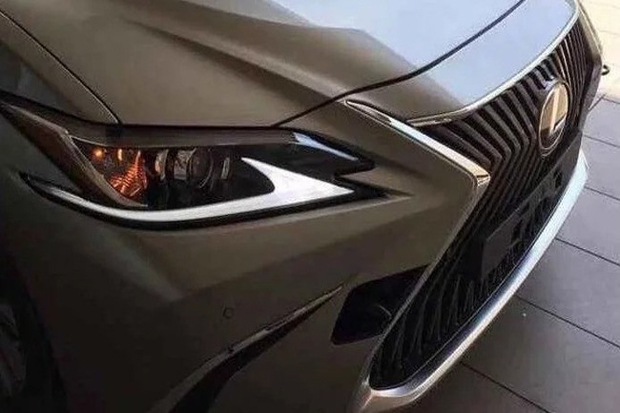 Lexus ES Facelift 2018...