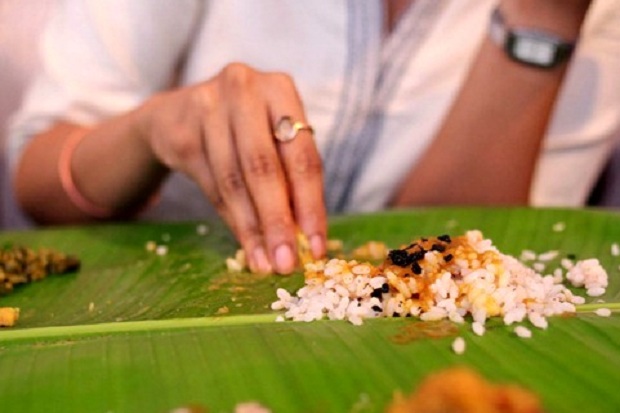 Fakta: Makan Pakai Tangan...