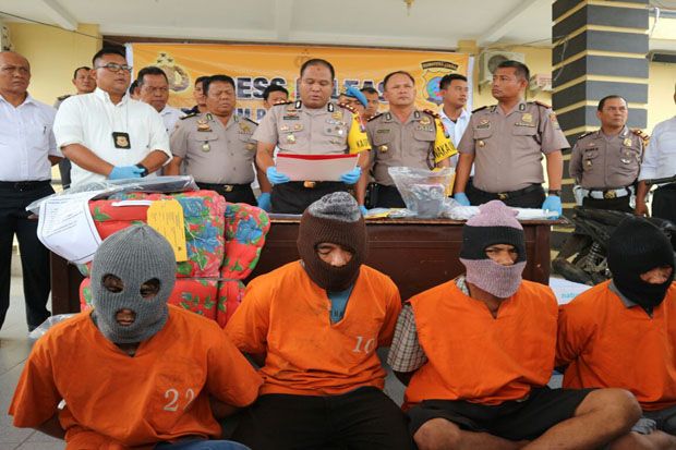 Empat Pelaku Pembunuh...