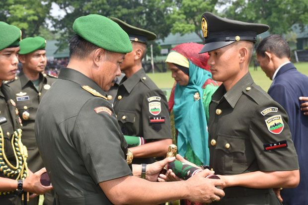 Dua Anak Petani Ini...