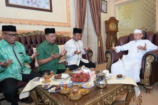 Di Hadapan Ulama, Rommy...
