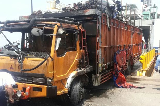Truk Fuso Terbakar di...