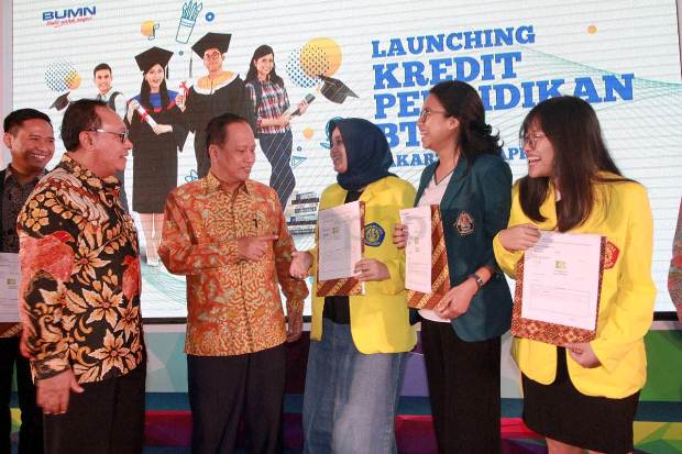 Luncurkan Kredit Pendidikan,...