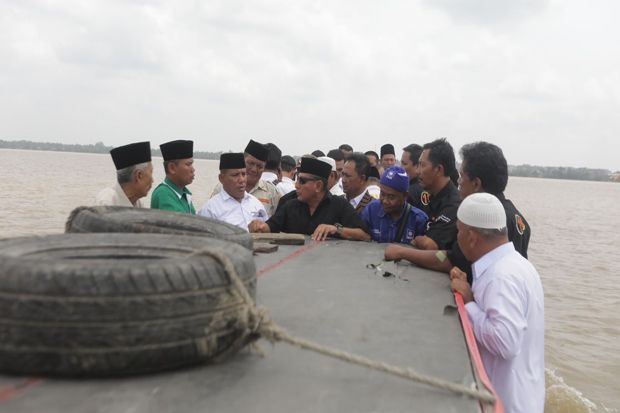Seberangi Barumun, Edy...