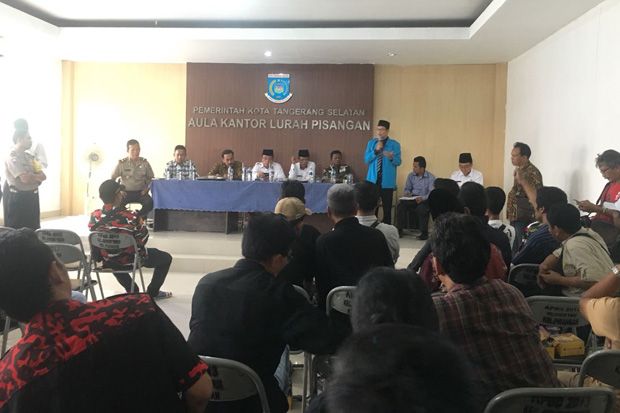 Ratusan Keluarga Korban...