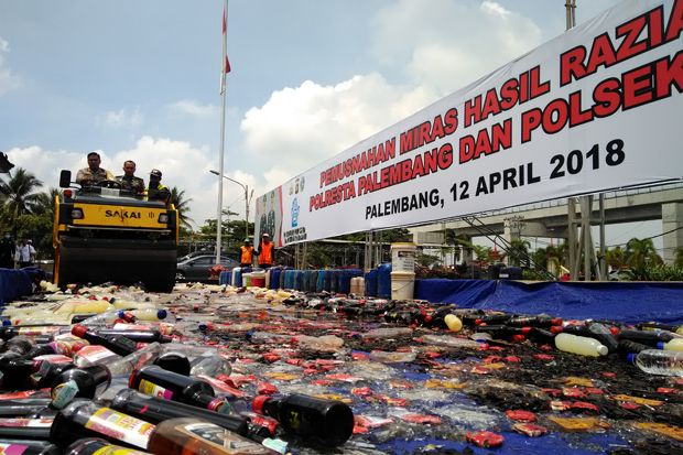 Polresta Palembang Musnahkan...