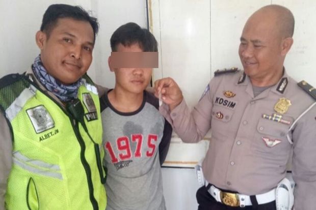 Bawa Sabu, Pemuda Ini...