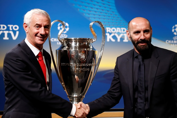 Direktur Olahraga Roma...