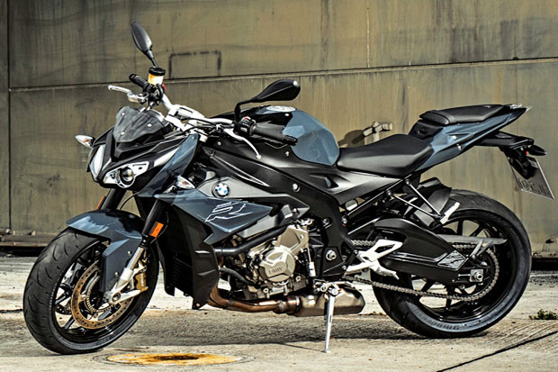 Dibikin Telanjang, BMW...