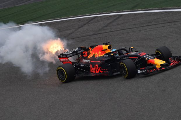 Mobil Terbakar di FP3,...