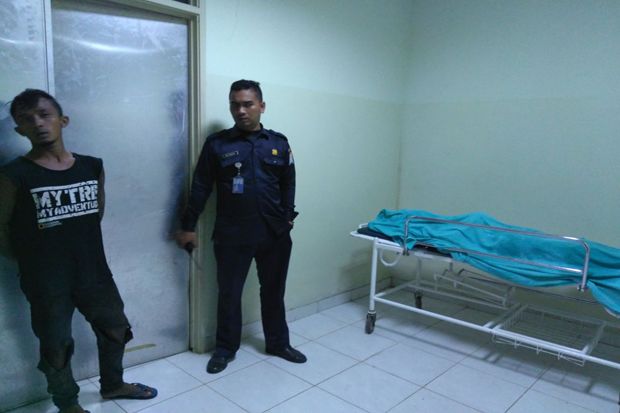 Tersambar Petir, Pekerja...