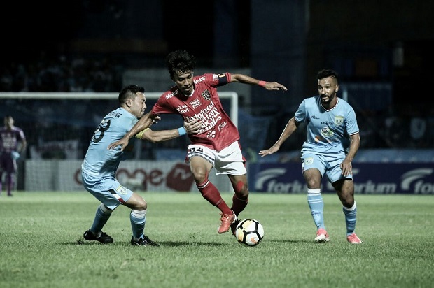 Bali United Pertahankan...