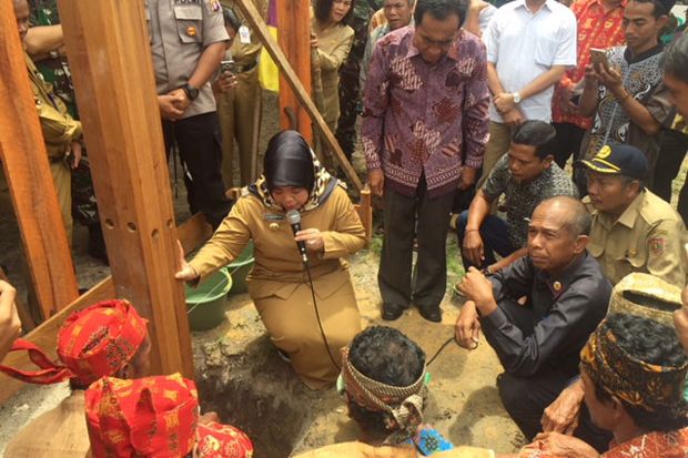 Bupati Kobar Pasang...