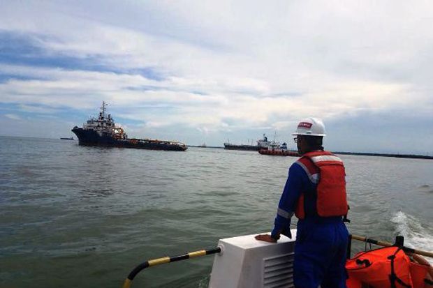 Putus Pipa Bawah Laut...