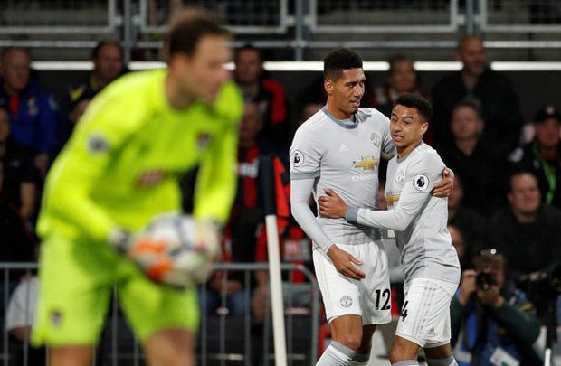 Babak I: Chris Smalling...
