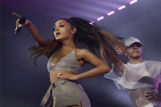 Ariana Grande Kenang...