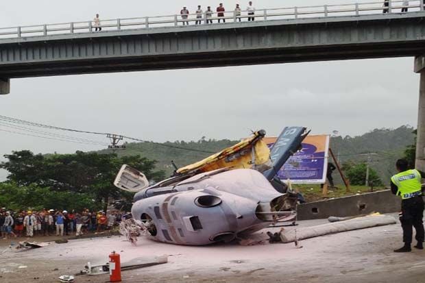 Helikopter Berisi 8...
