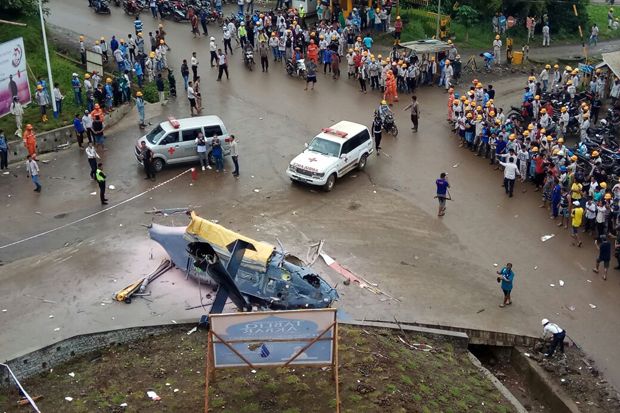 Helikopter Jatuh di...