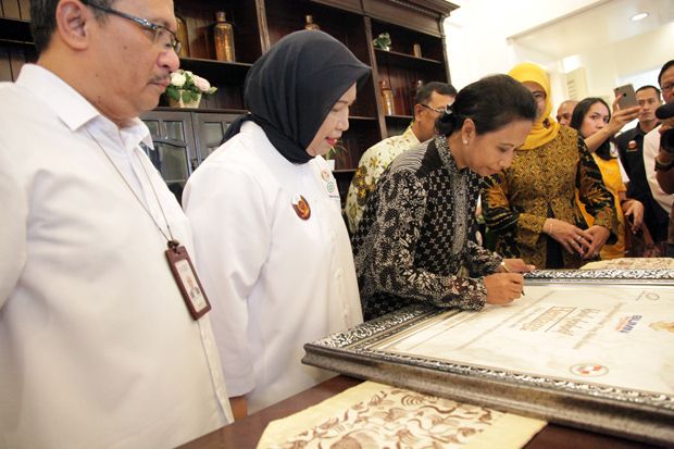 Menteri Rini Resmikan...